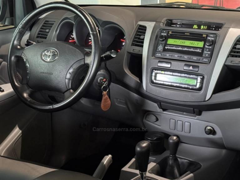 TOYOTA - HILUX - 2009/2010 - Preta - R$ 119.900,00