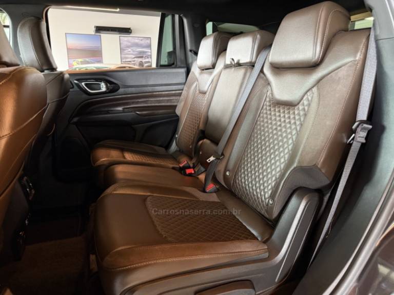 JEEP - COMMANDER - 2023/2023 - Cinza - R$ 179.900,00