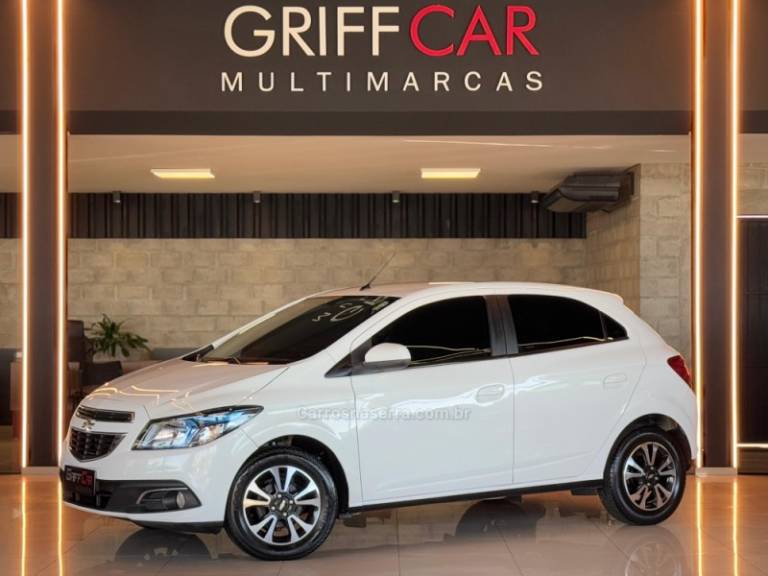 CHEVROLET - ONIX - 2015/2015 - Branca - R$ 55.900,00