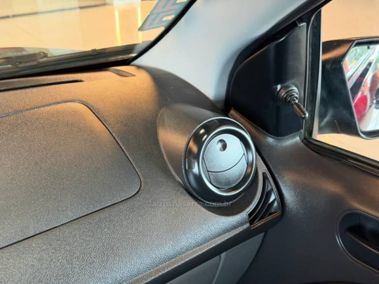 FORD - FIESTA - 2013/2014 - Preta - R$ 32.900,00