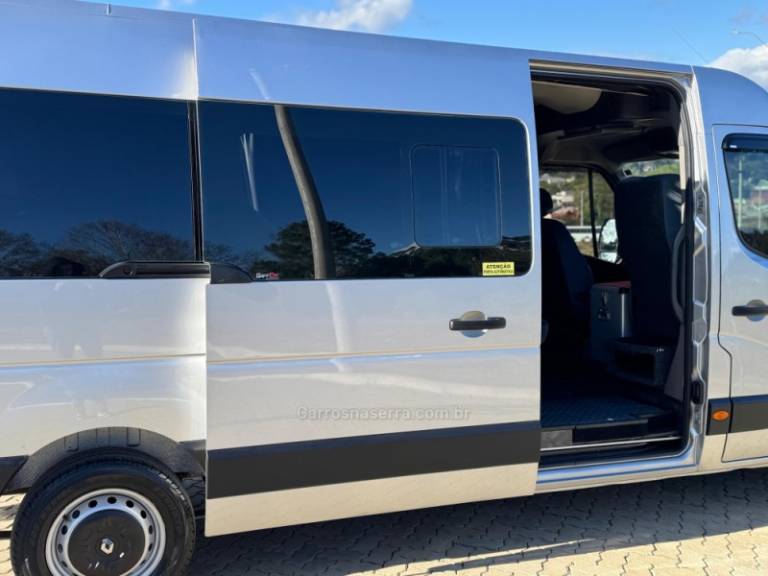 RENAULT - MASTER - 2015/2016 - Prata - R$ 174.900,00