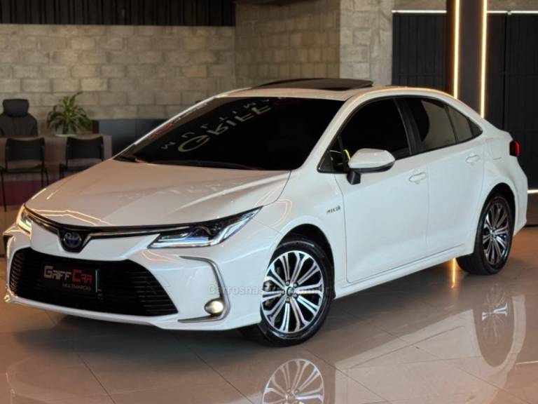 TOYOTA - COROLLA - 2020/2021 - Branca - R$ 139.900,00
