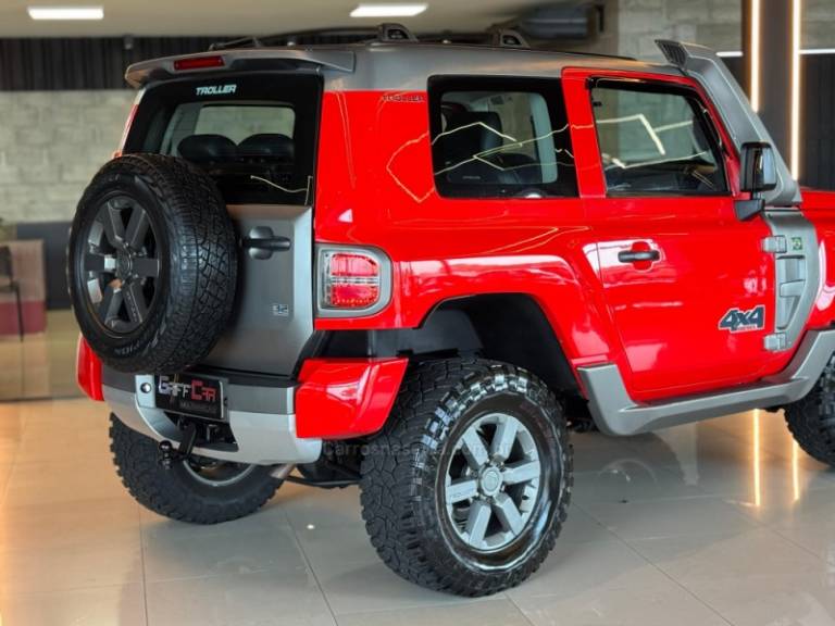 TROLLER - T4 - 2017/2018 - Vermelha - R$ 183.900,00