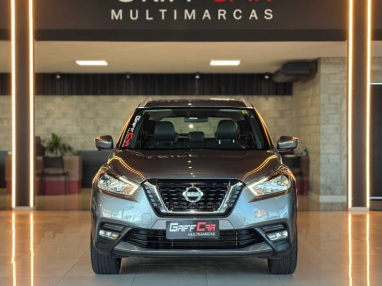 NISSAN - KICKS - 2016/2017 - Cinza - R$ 84.900,00