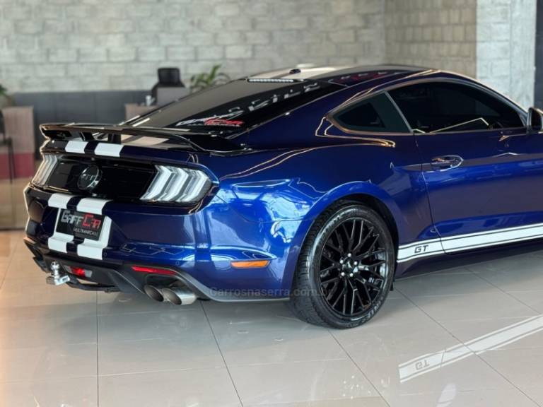 FORD - MUSTANG - 2017/2018 - Azul - R$ 359.900,00