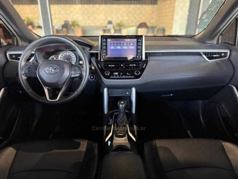 TOYOTA - COROLLA - 2021/2022 - Cinza - R$ 139.900,00
