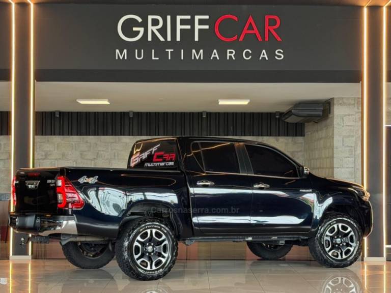 TOYOTA - HILUX - 2020/2021 - Preta - R$ 249.900,00