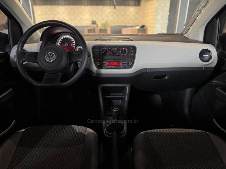VOLKSWAGEN - UP - 2015/2016 - Preta - R$ 52.900,00