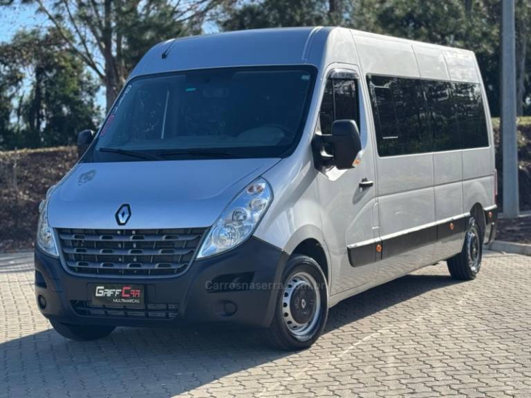 RENAULT - MASTER - 2015/2016 - Prata - R$ 174.900,00