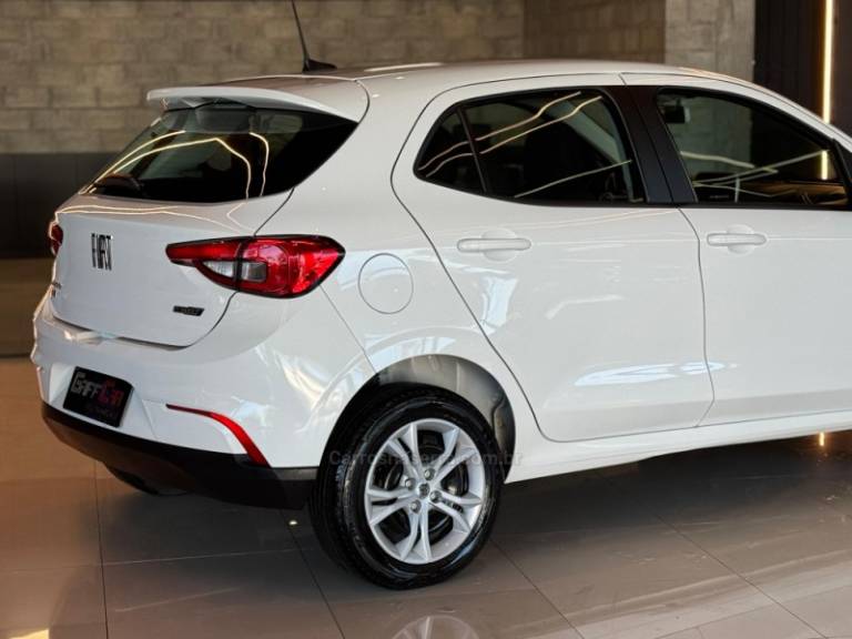 FIAT - ARGO - 2023/2024 - Branca - R$ 73.900,00