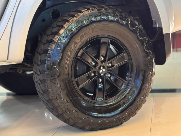 MITSUBISHI - L200 TRITON - 2009/2010 - Prata - R$ 103.900,00