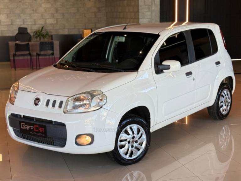 FIAT - UNO - 2014/2015 - Branca - R$ 35.900,00