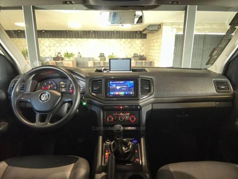 VOLKSWAGEN - AMAROK - 2017/2018 - Branca - R$ 104.900,00