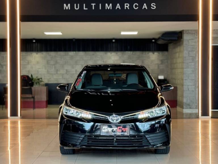 TOYOTA - COROLLA - 2018/2019 - Preta - R$ 91.900,00