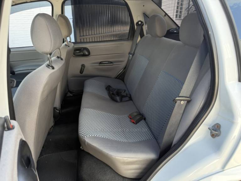 CHEVROLET - CLASSIC - 2010/2011 - Branca - R$ 19.900,00