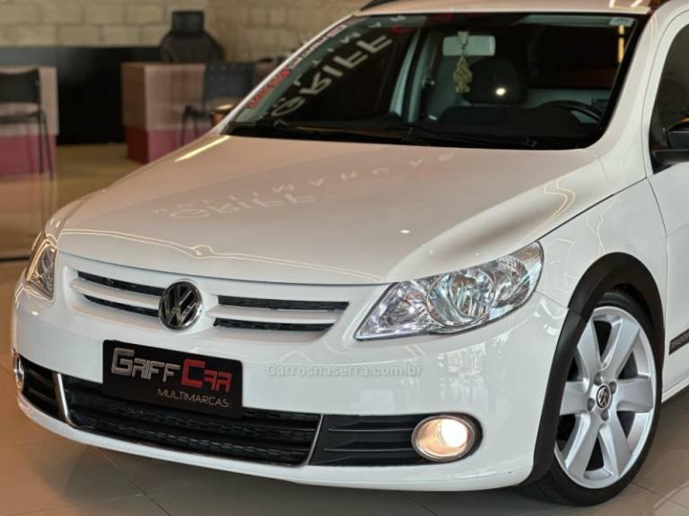 VOLKSWAGEN - SAVEIRO - 2011/2012 - Branca - R$ 49.900,00