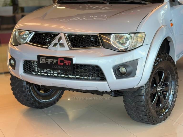 MITSUBISHI - L200 TRITON - 2011/2012 - Prata - R$ 109.900,00