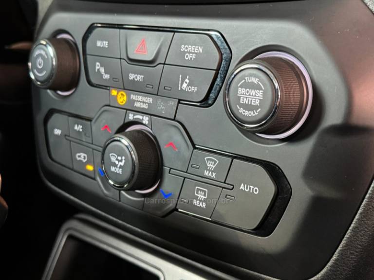 JEEP - RENEGADE - 2023/2024 - Preta - R$ 121.900,00