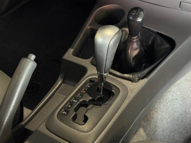 TOYOTA - HILUX - 2014/2014 - Prata - R$ 147.900,00