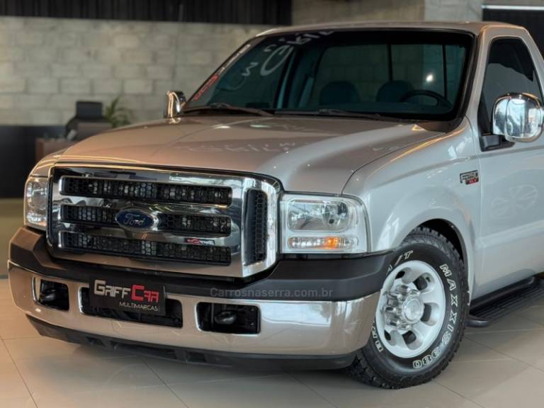 FORD - F-250 - 2000/2001 - Prata - R$ 159.900,00