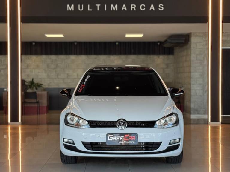 VOLKSWAGEN - GOLF - 2014/2015 - Branca - R$ 82.900,00