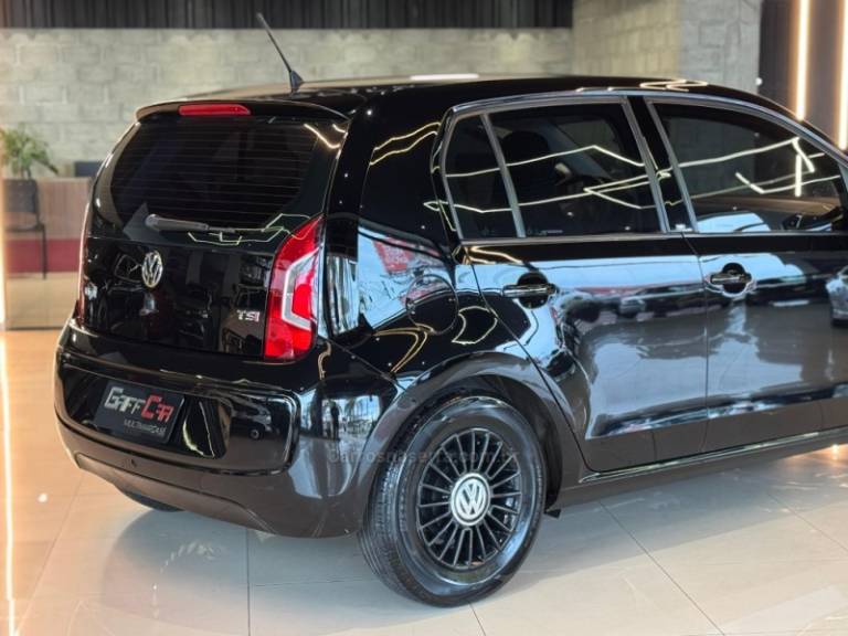 VOLKSWAGEN - UP - 2015/2016 - Preta - R$ 52.900,00