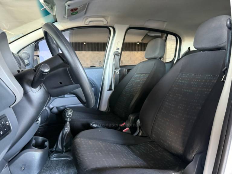 FIAT - UNO - 2014/2015 - Branca - R$ 35.900,00