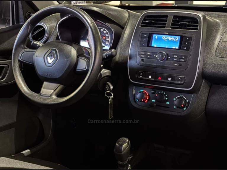 RENAULT - KWID - 2017/2018 - Branca - R$ 41.900,00