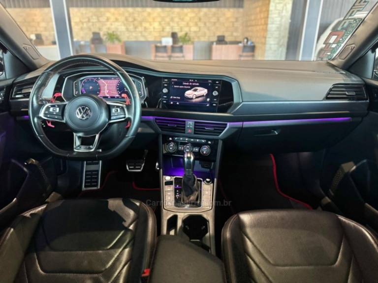 VOLKSWAGEN - JETTA - 2018/2019 - Cinza - R$ 159.900,00