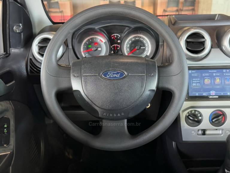 FORD - FIESTA - 2013/2014 - Preta - R$ 34.900,00