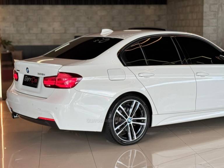 BMW - 328I - 2017/2018 - Branca - R$ 184.900,00