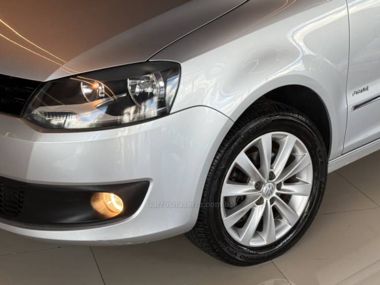 VOLKSWAGEN - FOX - 2010/2011 - Prata - R$ 39.900,00