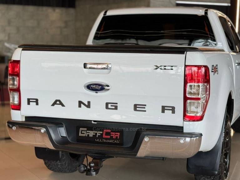 FORD - RANGER - 2016/2017 - Branca - R$ 147.900,00