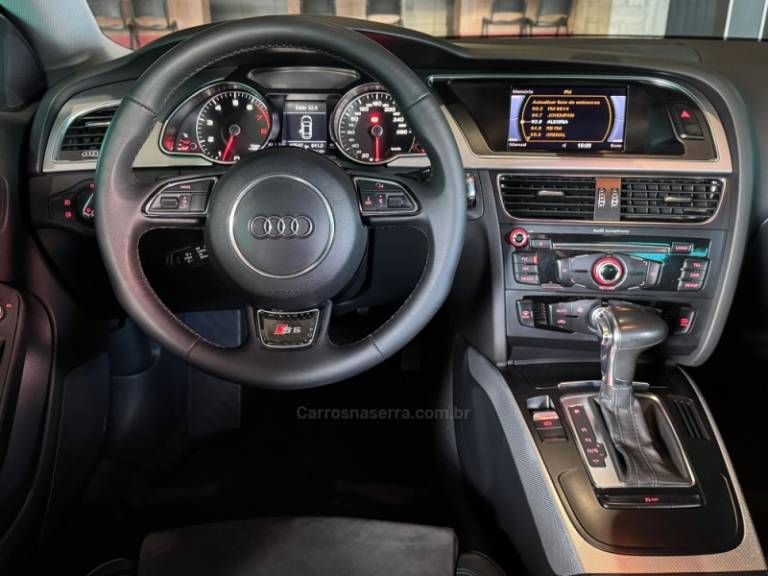 AUDI - A5 - 2012/2013 - Preta - R$ 98.900,00
