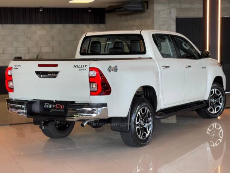 TOYOTA - HILUX - 2020/2021 - Branca - R$ 254.900,00