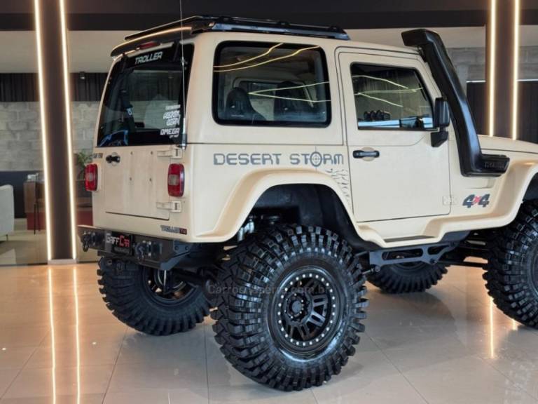 TROLLER - T4 - 2011/2011 - Bege - R$ 179.900,00