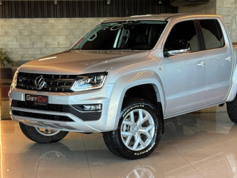 VOLKSWAGEN - AMAROK - 2017/2018 - Prata - R$ 147.900,00