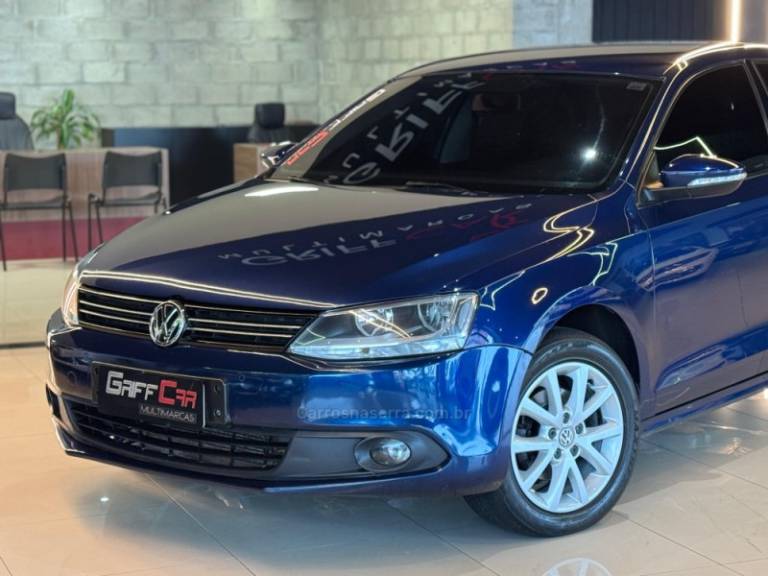 VOLKSWAGEN - JETTA - 2011/2012 - Azul - R$ 61.900,00