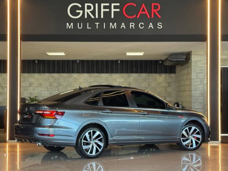VOLKSWAGEN - JETTA - 2018/2019 - Cinza - R$ 159.900,00