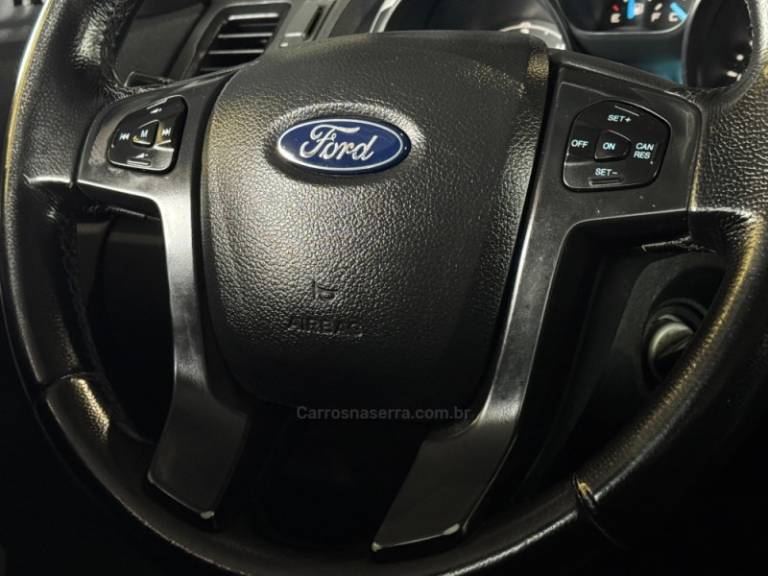 FORD - RANGER - 2013/2014 - Prata - R$ 121.900,00