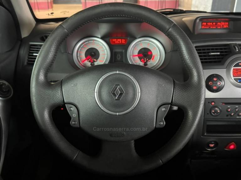 RENAULT - MÉGANE - 2012/2013 - Branca - R$ 39.900,00