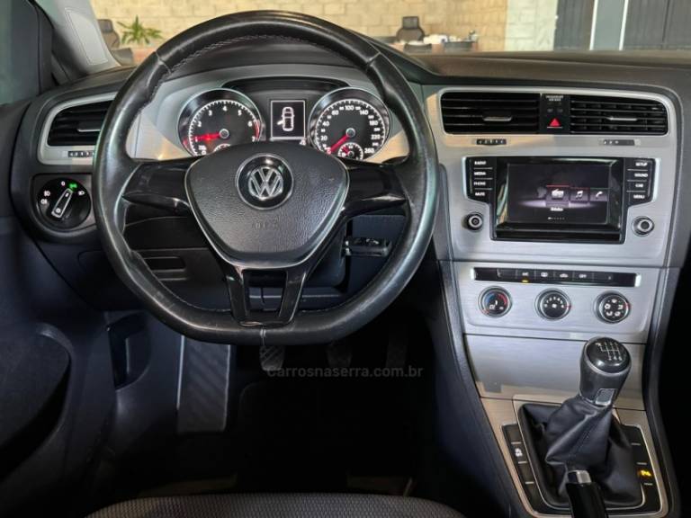 VOLKSWAGEN - GOLF - 2014/2015 - Branca - R$ 82.900,00