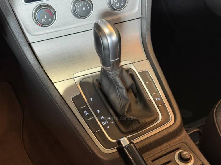 VOLKSWAGEN - GOLF - 2015/2015 - Branca - R$ 82.900,00