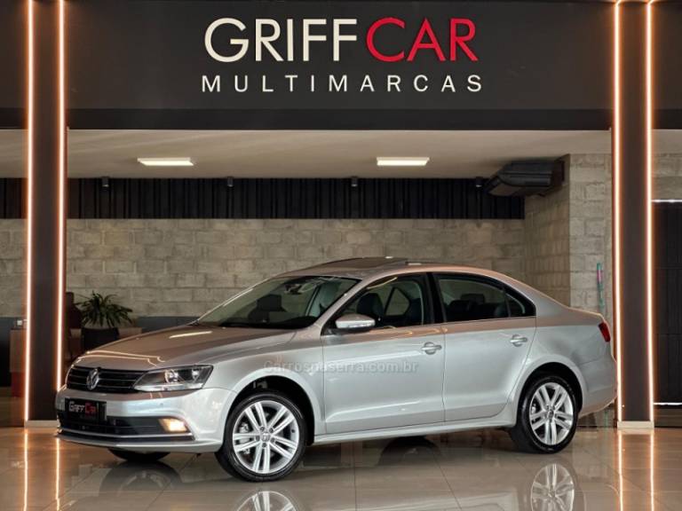 VOLKSWAGEN - JETTA - 2014/2015 - Vermelha - R$ 84.900,00