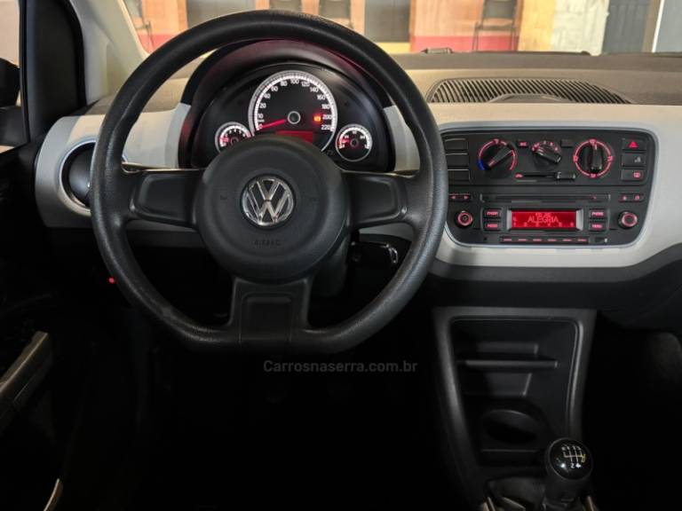 VOLKSWAGEN - UP - 2015/2016 - Preta - R$ 52.900,00