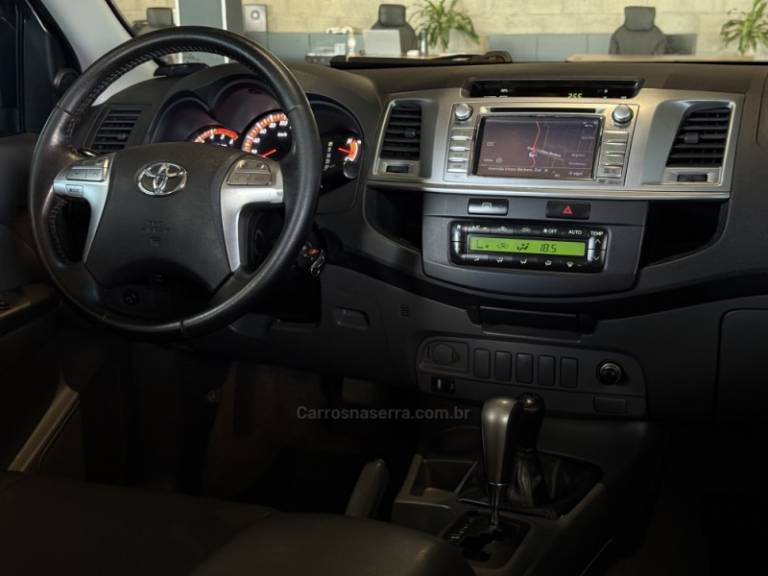 TOYOTA - HILUX - 2014/2014 - Prata - R$ 147.900,00