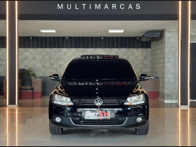 VOLKSWAGEN - JETTA - 2012/2013 - Preta - R$ 68.900,00