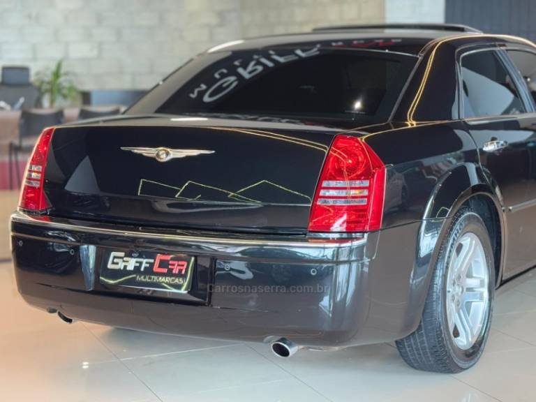 CHRYSLER - 300 C - 2006/2007 - Preta - R$ 144.900,00