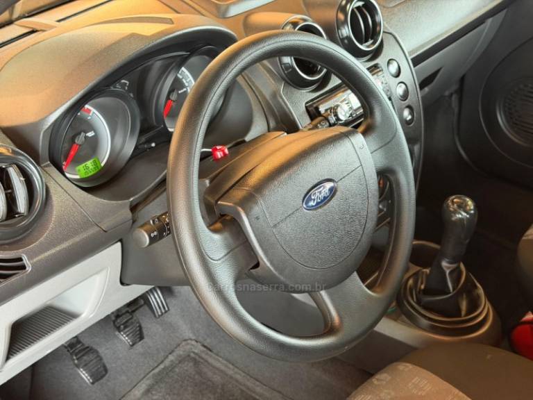 FORD - FIESTA - 2013/2014 - Preta - R$ 32.900,00