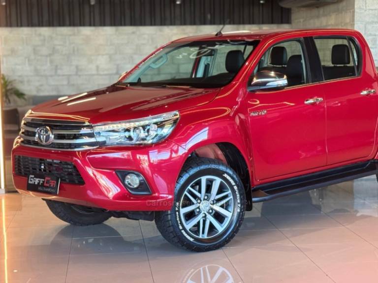 TOYOTA - HILUX - 2016/2017 - Vermelha - R$ 195.900,00